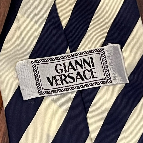 Vintage iconic 90% Versace Silk Tie Medusa Logo - Picture 3 of 6